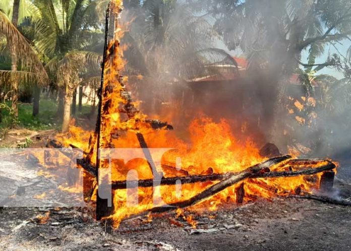 Trágico incendio consume vivienda de madera en Bilwi