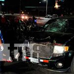 Impactante colisión entre moto y camioneta deja dos Jóvenes graves en Managua