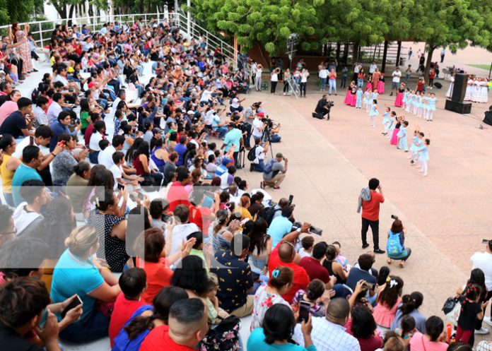 Foto: ¡Celebración en Grande! Jóvenes y niños brillan en el Anfiteatro Comandante Tomás Borges/TN8