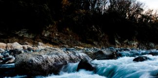 Foto: Tremendo susto para dos jovencitas al encontrar un cuerpo flotando sobre el río / TN8