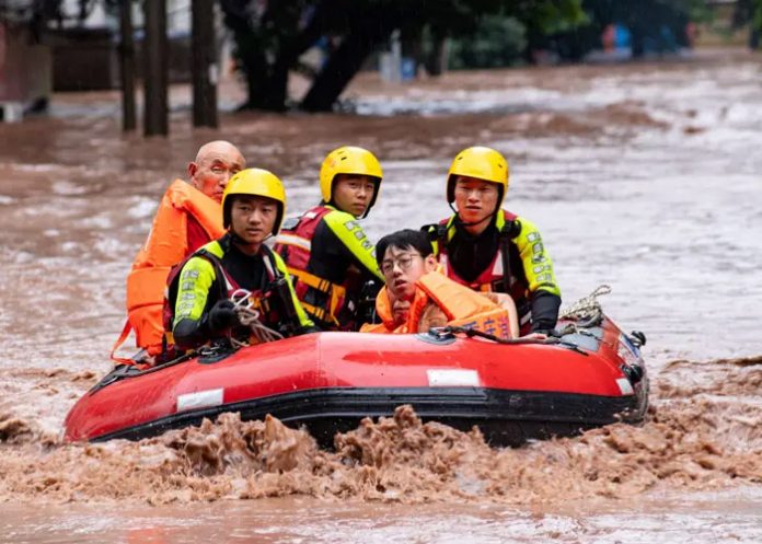 Tres muertos y 11 desaparecidos tras lluvias en China