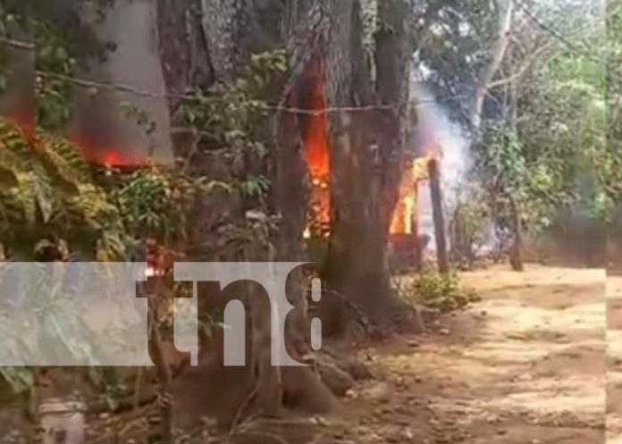 Foto: Incendio en una humilde vivienda de Ticuantepe / TN8