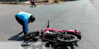 Colisión de motocicletas cerca de los semáforos de ENEL Central