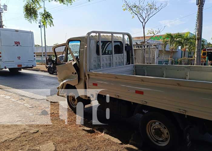 Foto: Choque con taxi y camión en Managua / TN8