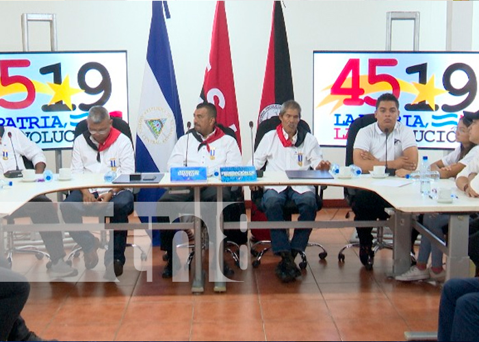 Foto; Reunión histórica en el Ministerio de la Juventud con veteranos de guerra/ TN8