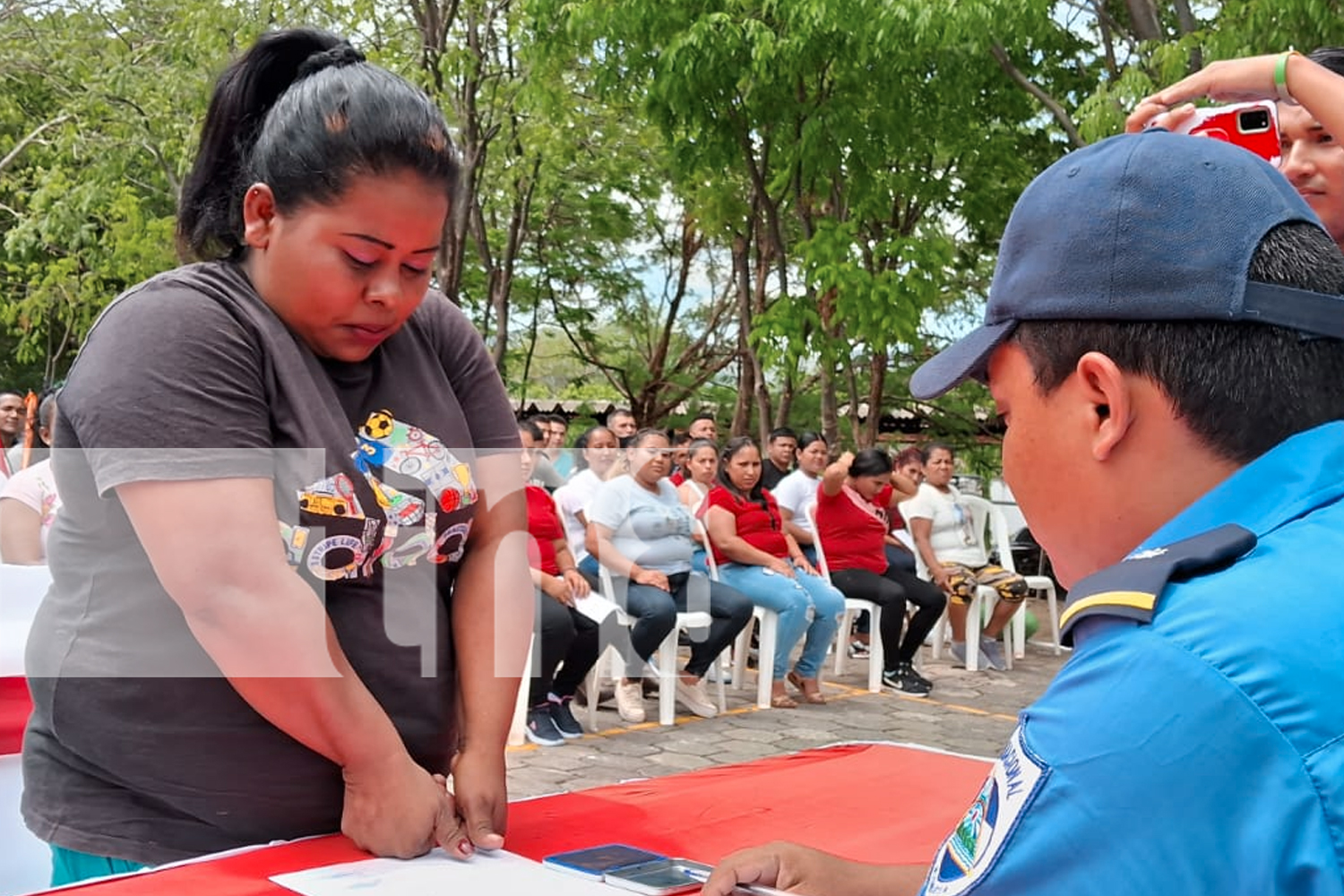 Autoridades de Nicaragua entregan carta de libertad a ex-presos en los departamentos