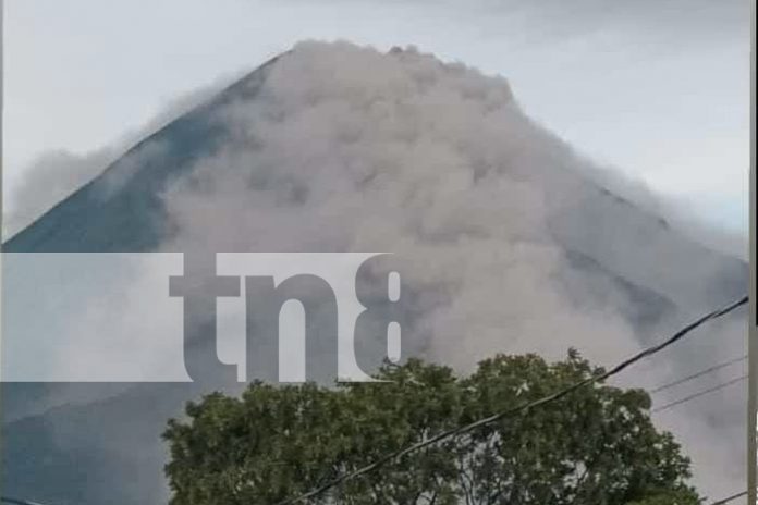 Se registra pequeña explosión en el Volcán Concepción, Isla de Ometepe