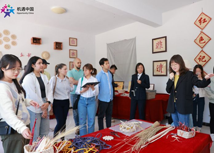 Jóvenes nicaragüenses participan en talleres de revitalización rural desde China