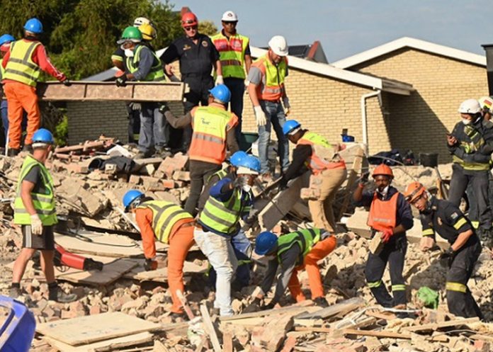 Ascienden a 20 los fallecidos tras el colapso de un edificio en Sudáfrica