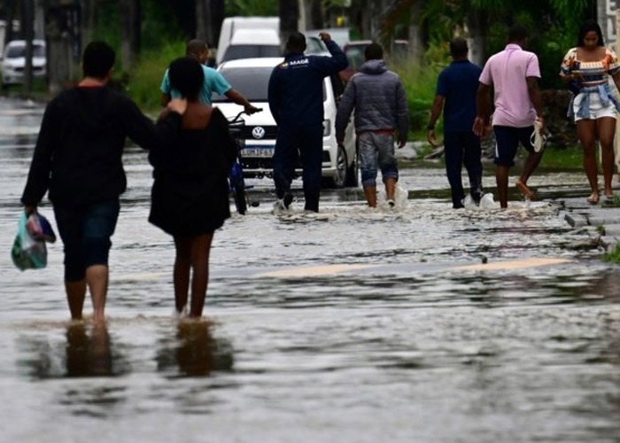 Brasil atraviesa "desastre" por temporal con 13 muertos