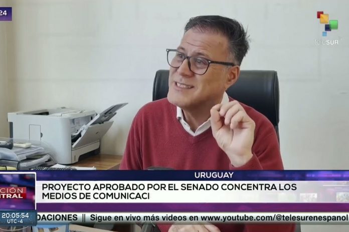 Foto:Asociaciones de periodistas repudian la nueva Ley de Medios en Uruguay/Cortesía