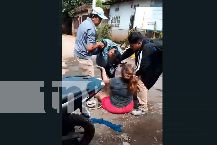 Foto: ¡Escándalo en Chinandega! Pelea por deuda entre dos mujeres termina en agresión física/TN8