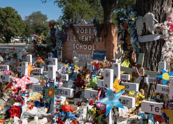 Familias víctimas del tiroteo en Texas recibirán indemnización