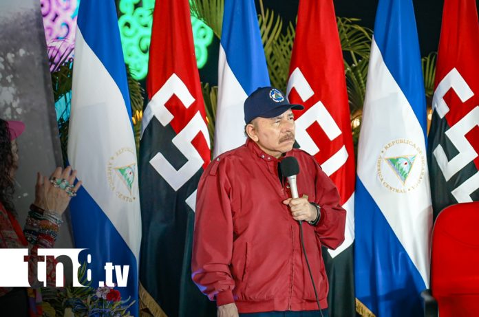 Foto: Presidente Daniel Ortega y Vicepresidenta Rosario Murllo, en acto de entrega de 250 nuevos buses chinos a Nicaragua / TN8