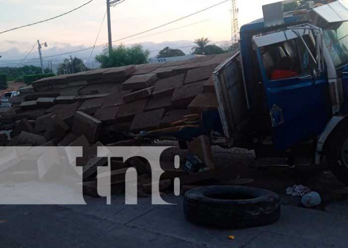 Foto: Un lesionado grave tras el brutal impacto de un vehículo en Juigalpa / TN8