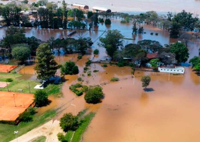 Evacuan a 500 personas en Argentina por crecida de río