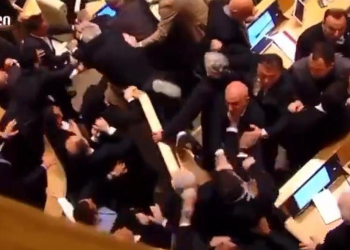 Nueva pelea en el Parlamento de Georgia