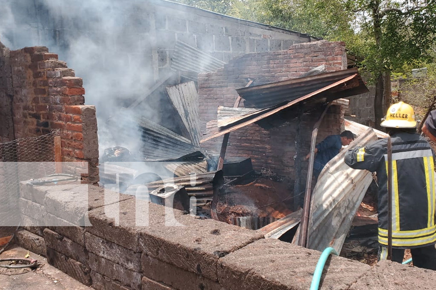 Foto: Vecinos se unen para sofocar incendio en barrio Tamanes, en Juigalpa/TN8