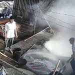 Foto: Cocinero cae en una enorme olla con aceite hirviendo en la India / Cortesía