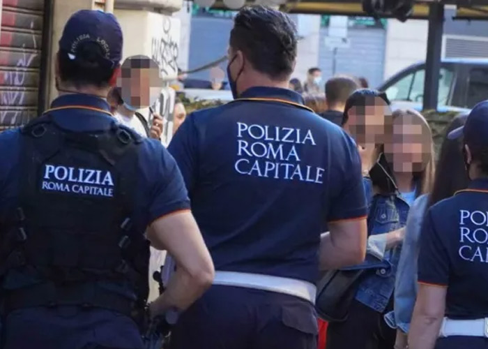 Mujer de Italia abandona a su hija en una carretera