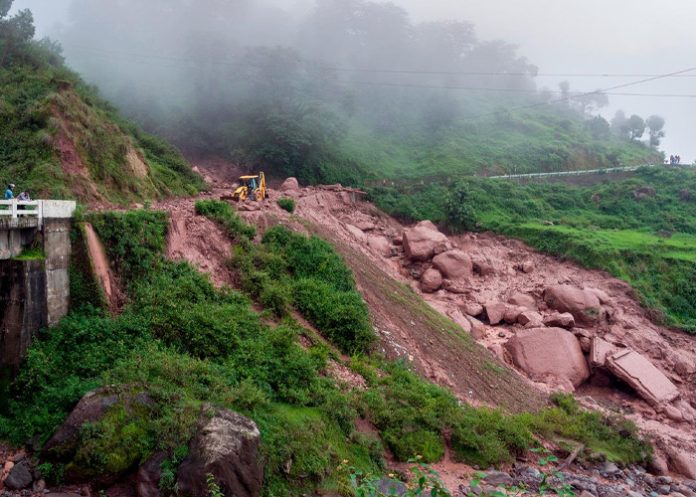 Deslizamiento de tierra deja al menos 21 muertos en India