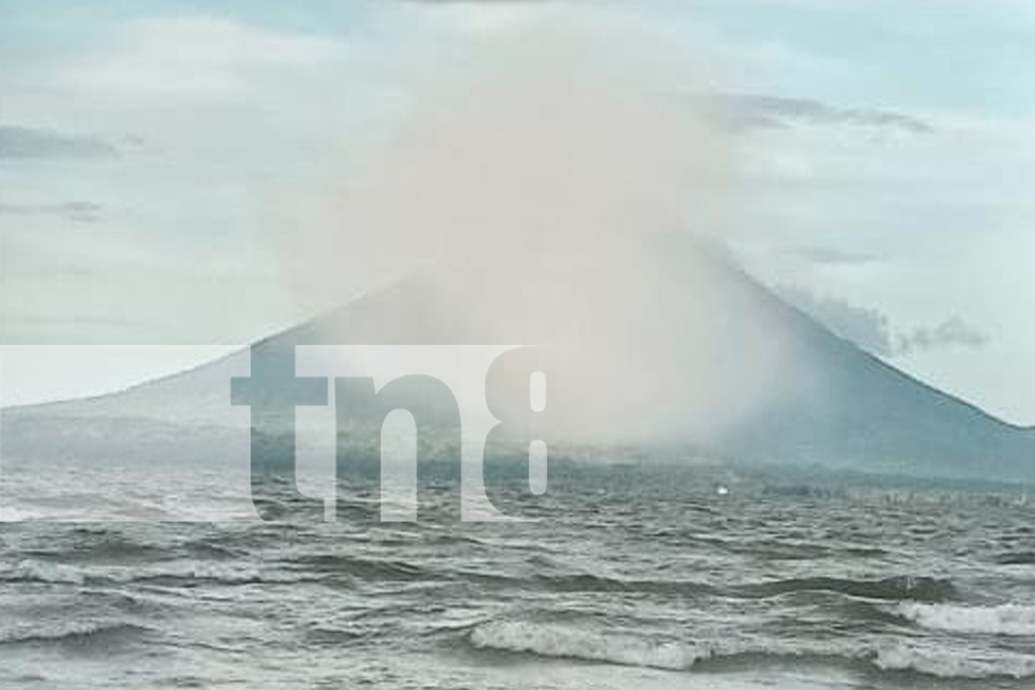 Se registra pequeña explosión en el Volcán Concepción, Isla de Ometepe