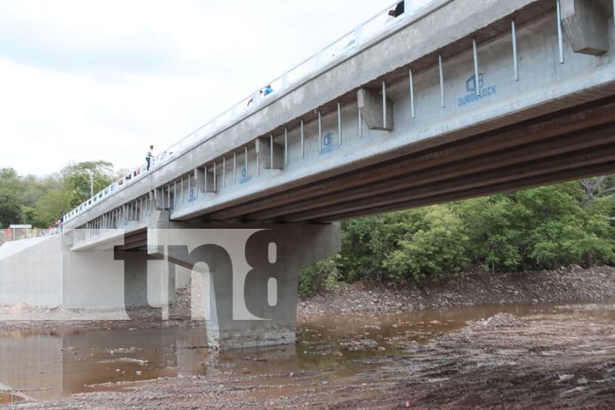 Inauguran nuevo puente en Santa Rosa del Peñón, León