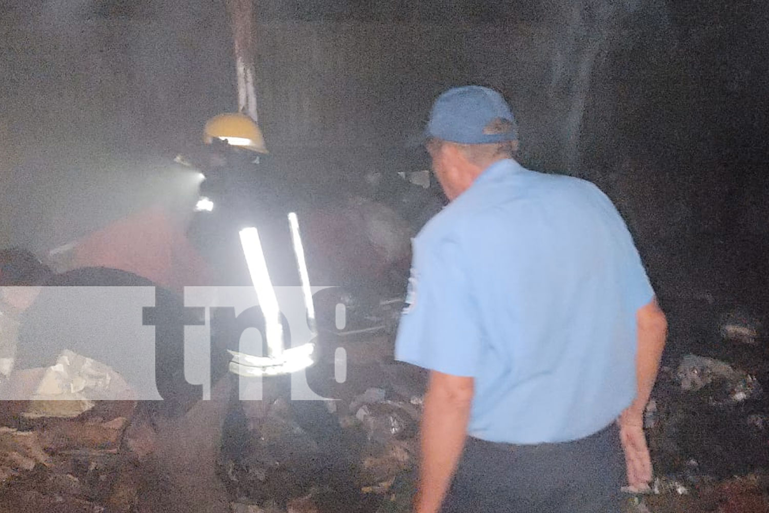 Foto: Incendio en bodegas de material reciclable en Boaco/TN8