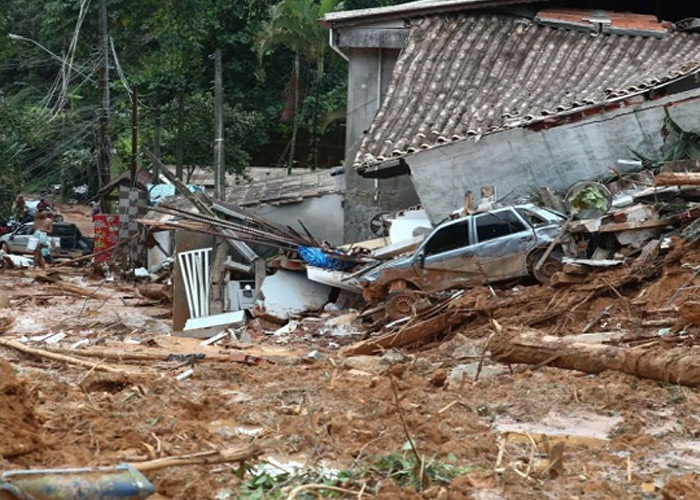 Brasil atraviesa "desastre" por temporal con 13 muertos