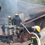 Foto: Vecinos se unen para sofocar incendio en barrio Tamanes, en Juigalpa/TN8