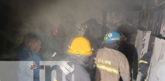 Incendio voraz consume vivienda en el barrio Santa Elena de Managua