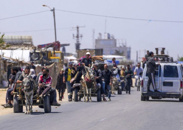 Palestinos huyen de Rafah ante la amenaza de una ofensiva