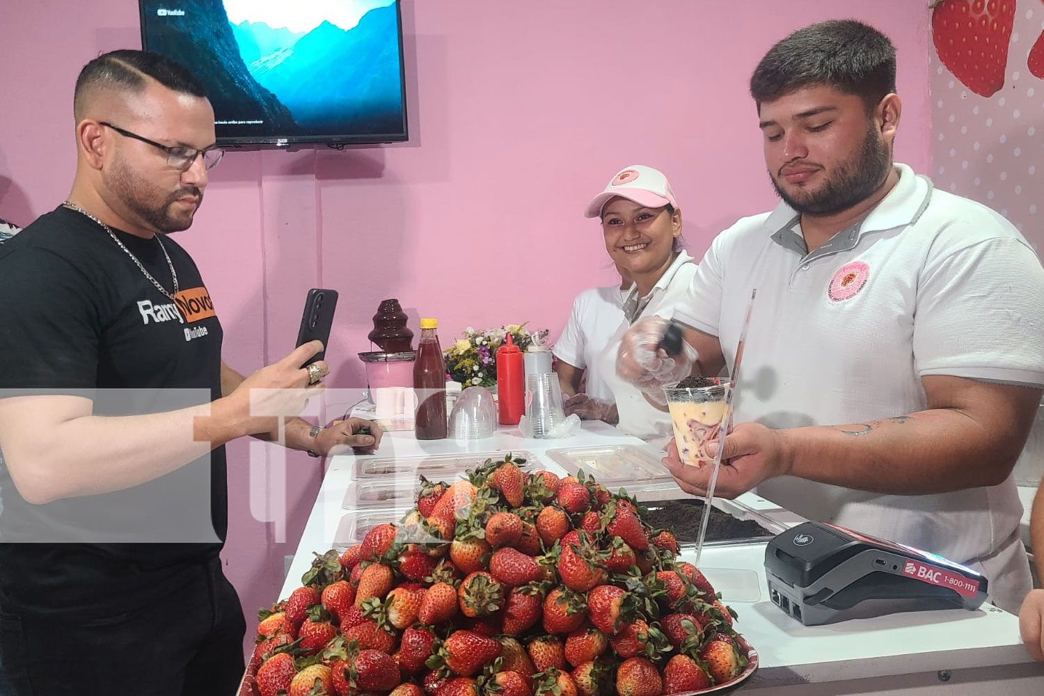  FresiNika celebra la inauguración de su 6ta sucursal con un amplio menú de fresas