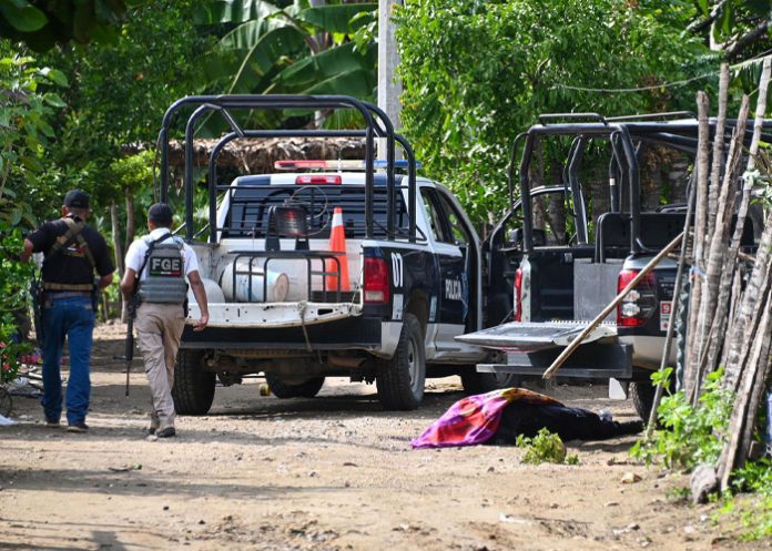 Nueve muertos en dos atentados en México