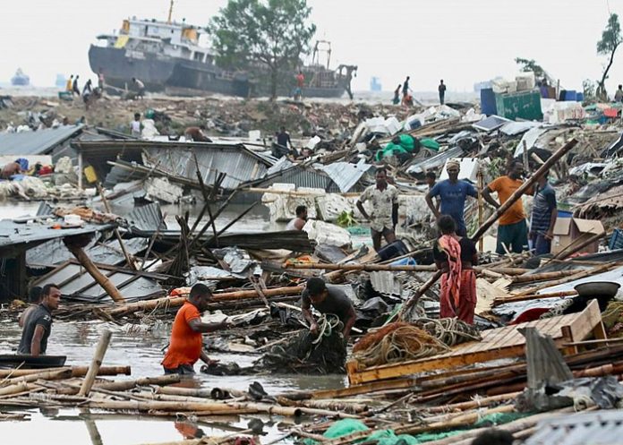 Un ciclón deja al menos 10 muertos en Bangladés