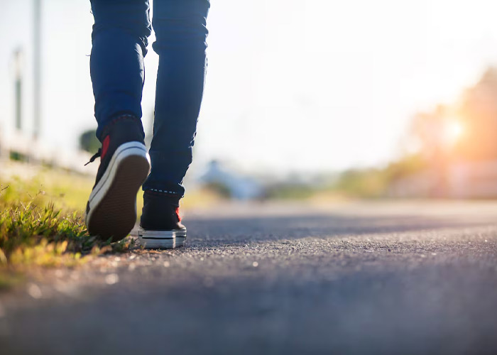 Mujer de Italia abandona a su hija en una carretera