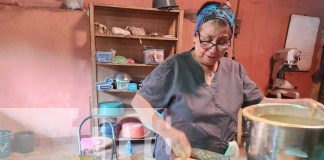 A sus 72 años, Doña Gladys Martínez sigue endulzando vidas con sus pasteles en León