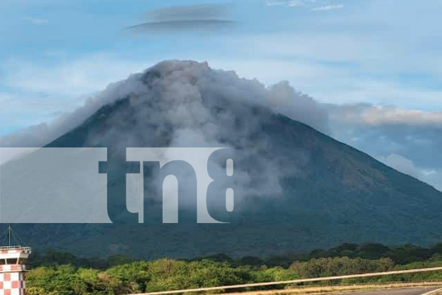 Se registra pequeña explosión en el Volcán Concepción, Isla de Ometepe