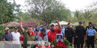 Foto:Rinden homenaje al héroe de la paz Comisionado General Avelino Guevara en Siuna/TN8