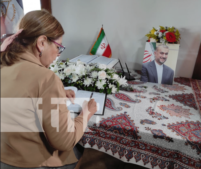 Foto: Firma de condolencias en Nicaragua por la muerte del presidente de Irán, Ebrahim Raisi / TN8