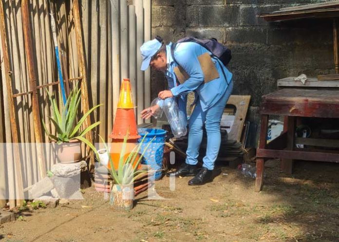 Foto: Abatización en barrios de Managua / TN8