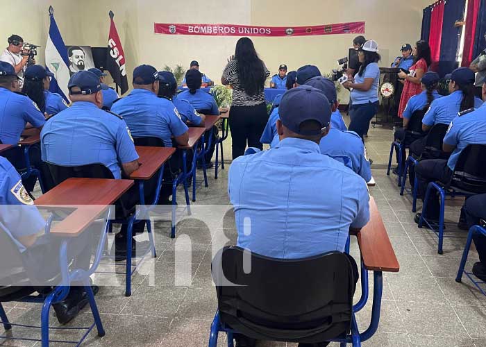 Foto: Capacitación sobre causas y origen de incendios con Bomberos Unidos / TN8