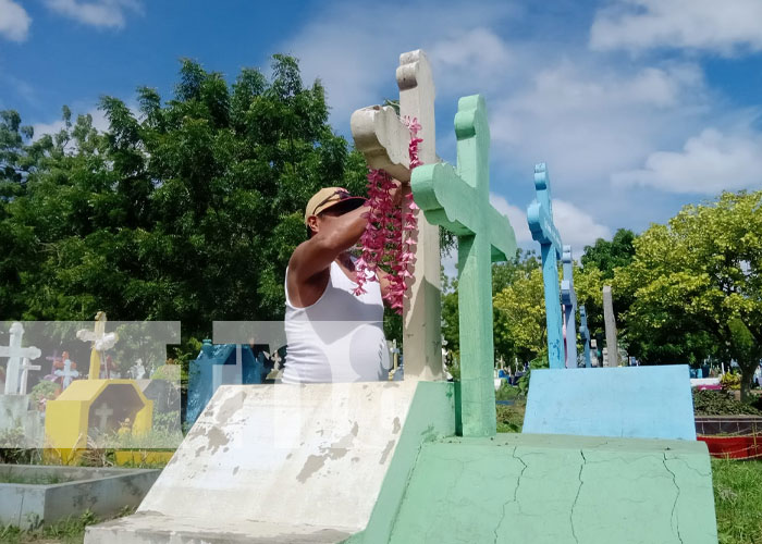 Foto: Visita a cementerios de Managua este 30 de mayo / TN8