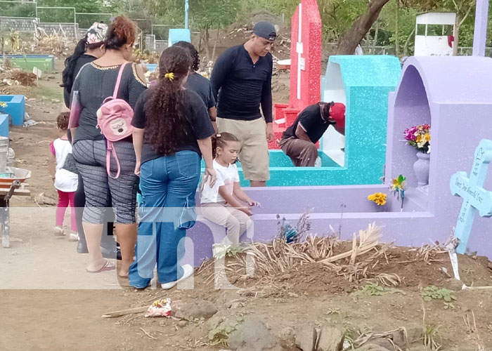 Foto: Visita a cementerios de Managua este 30 de mayo / TN8