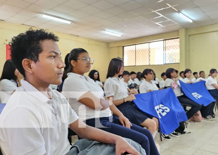 Foto: Conversación sobre la Dignidad Nacional en colegios de Managua / TN8