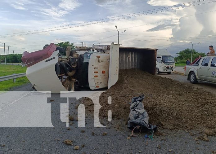 Foto: Accidente de tránsito con góndola en Villa Sol, Managua / TN8