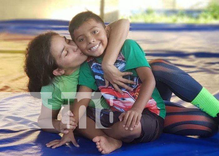 Foto: Madre campeona de MMA originaria de Carazo / TN8