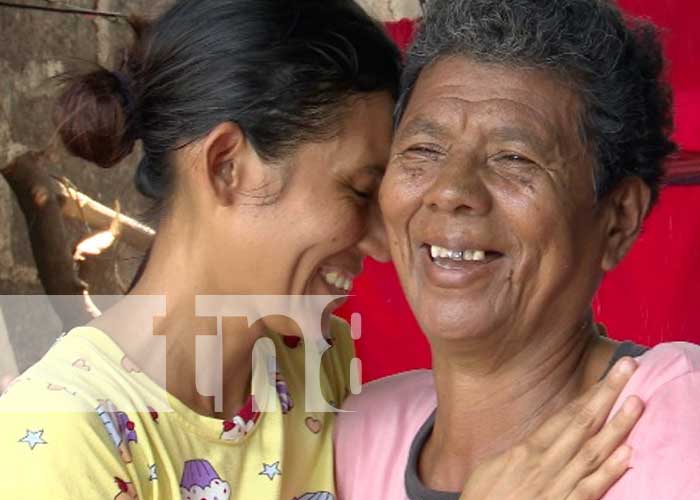 Foto: Premios para una madre en Crónica TN8