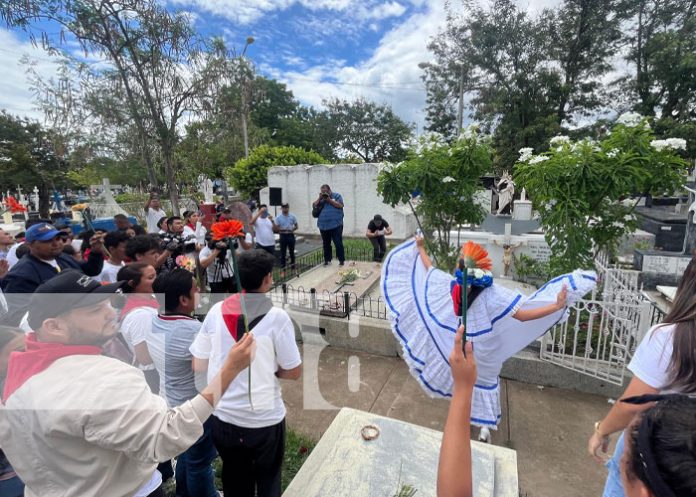 Foto: Homenaje a Lidia Saavedra, madre del Comandante Daniel Ortega / TN8