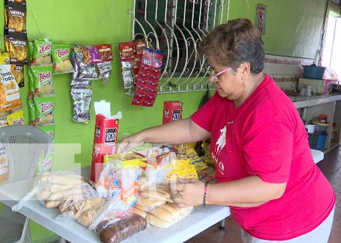 Foto: Premios a una madre con Crónica TN8